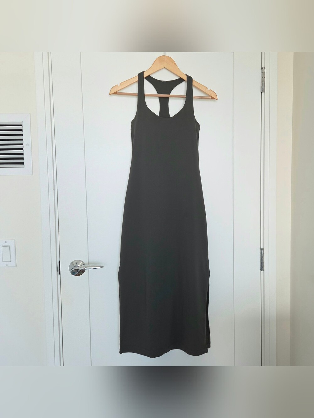 Vuori Women's Halo Racerback Dress - Size XS - Olive Green (Kale?) - VW618 - EUC